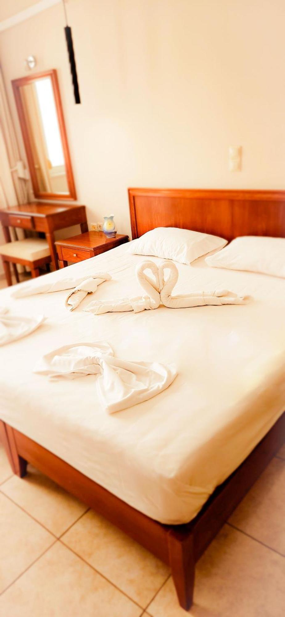Kalimera Hotel Ajía Marína Kültér fotó